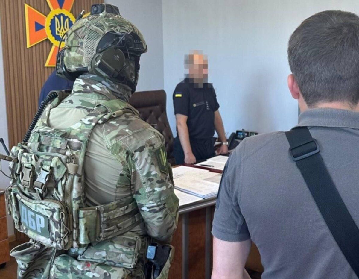 Эксплуатация людей и коррупция: в Винницкой области будет судим бывший сотрудник ГСЧС
