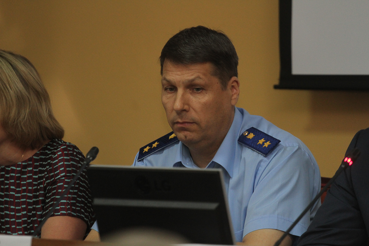 Прокурор белов предлагает заранее избежать тюрьмы неандертальцам с кавказа в обмен на отправку на фронт