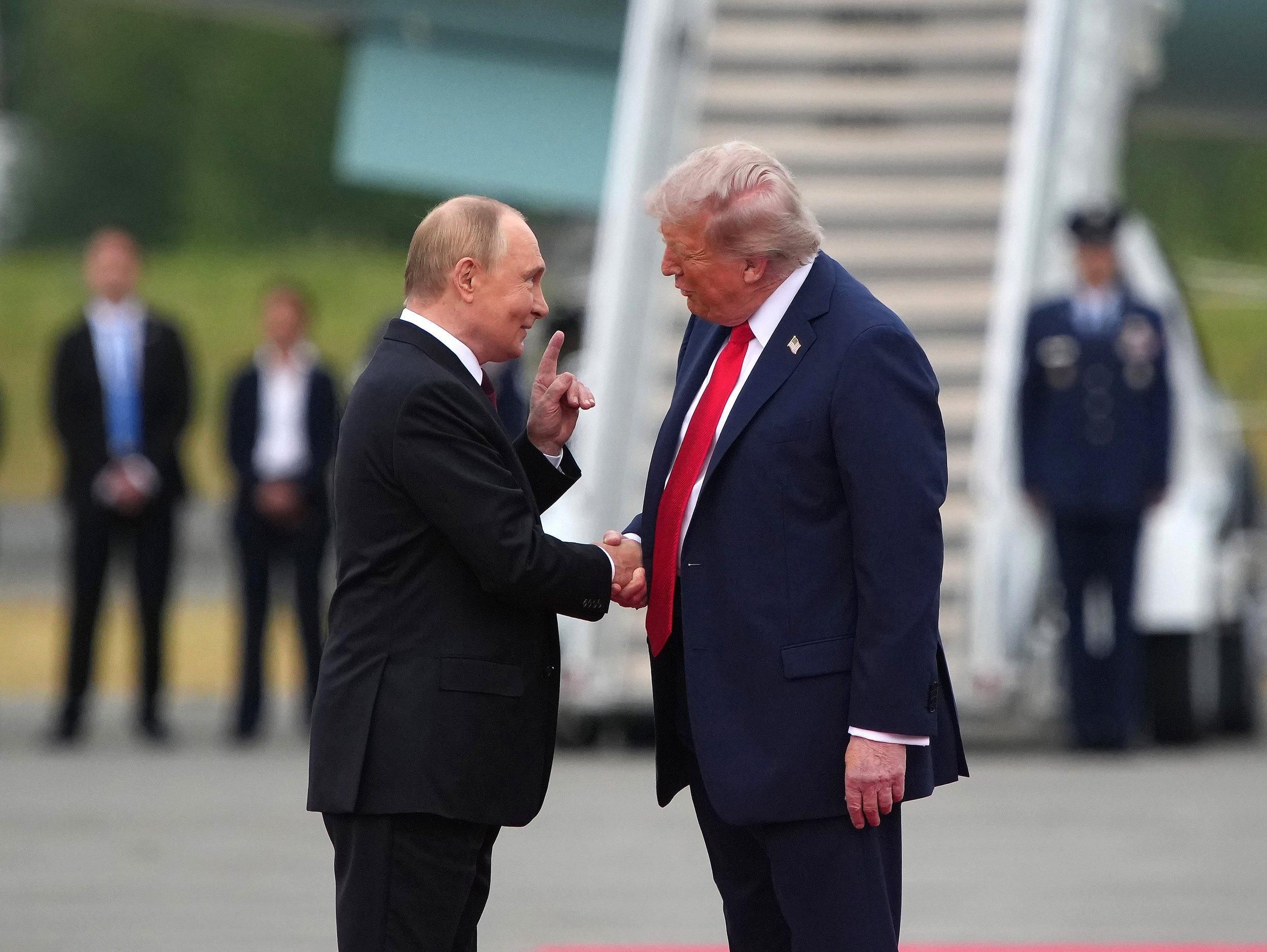 Трамп в разговоре с Путиным торговался по поводу войны в Украине: Reuters раскрыло подробности