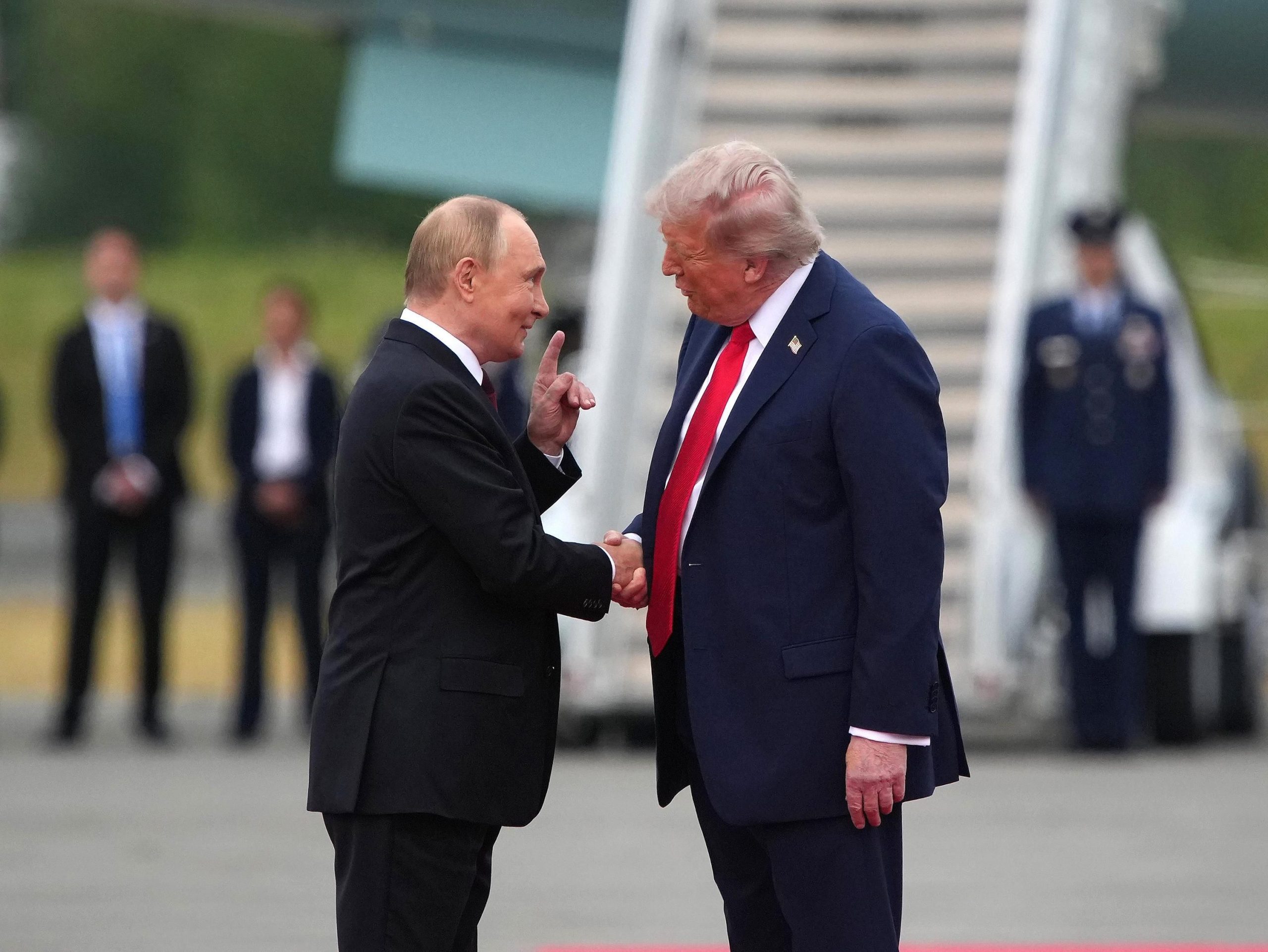 Освободив Габбарда, Путин подарил Трампу дипломатическую победу перед выборами, – The Guardian